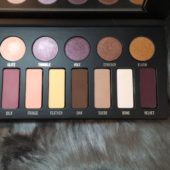 KvD MetalMatte Eyeshadow Palette - Picture 4 of 8